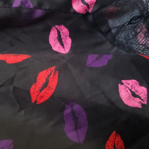 TORRID Sleep Shorts, Size 2 💋 😘 Print with Black Lace Side Bottoms like New - Picture 2 of 6